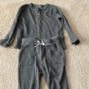 Little & Co waffle knit set. Gray size 2T.